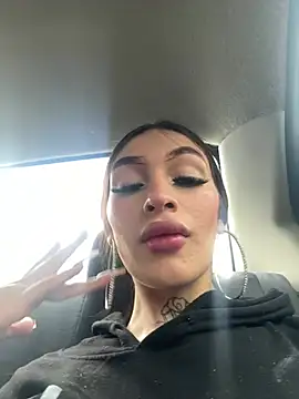 lizz lunna online show from April 16, 7:47 pm