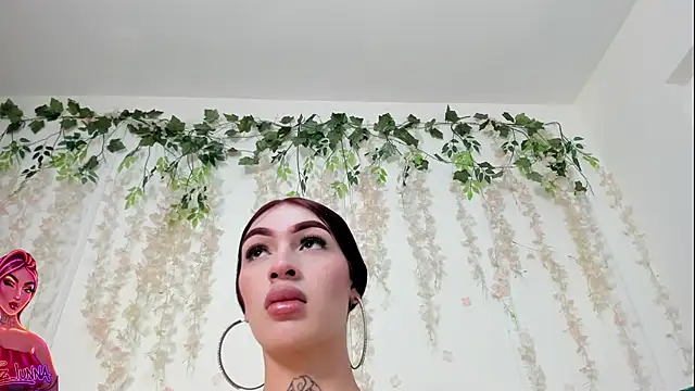 Snapshot of lizz_lunna chatting on July 7, 6:45 pm lizz lunna online show from July 7, 6:45 pm