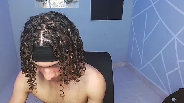 Axel fox77 online show from August 2, 11:47 pm