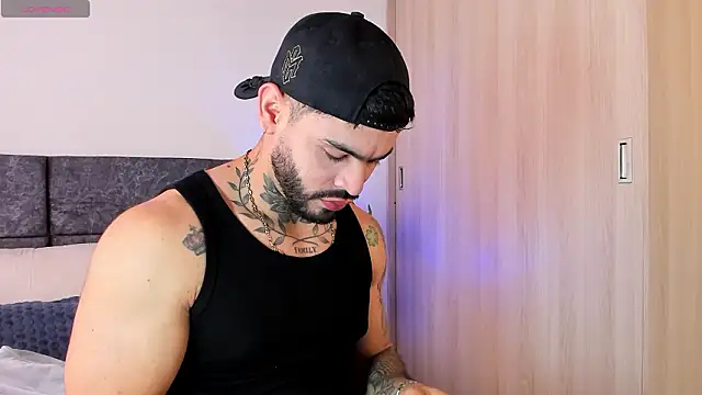 thiago ferrari  online show from February 24, 9:13 pm