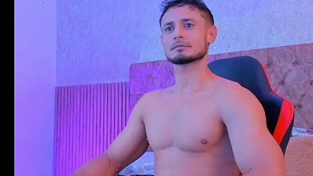 Snapshot of Adonys_Lewis_ chatting on February 5, 9:03 am Adonys Lewis online show from February 5, 9:03 am