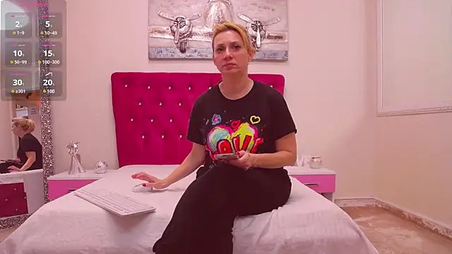AmandaL1 online show from January 14, 5:30 am