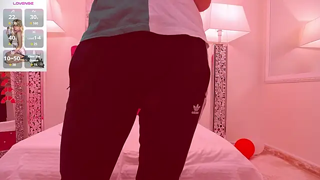 AmandaL1 online show from November 27, 5:20 am