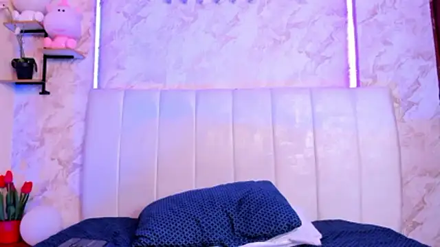 Snapshot of KimiNaru chatting on February 22, 3:40 am KimiNaru online show from February 22, 3:40 am