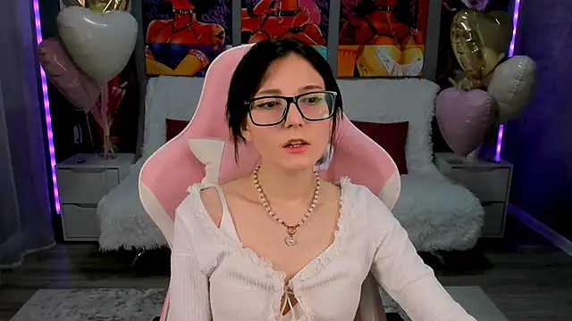 KikaOsterman online show from February 18, 1:07 pm