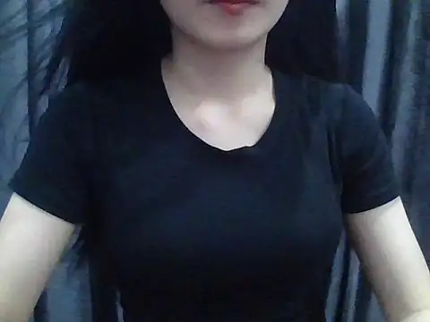 Snapshot of berry_alma06 chatting on July 15, 2:33 pm berry alma06 online show from July 15, 2:33 pm