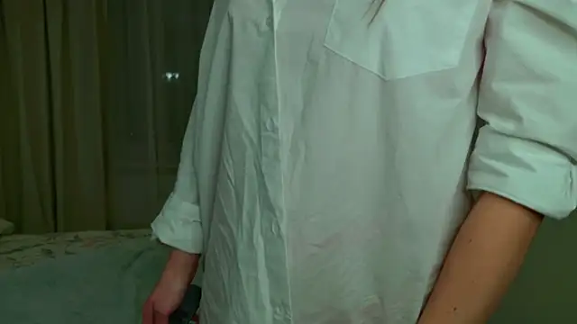 Snapshot of _Blueberries_ chatting on February 17, 6:25 pm Blueberries online show from February 17, 6:25 pm