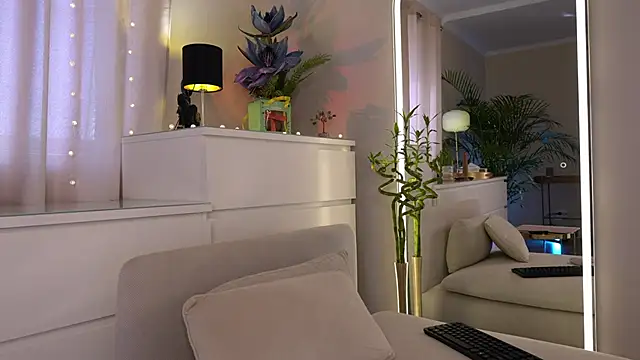 Tinydoll XO online show from April 16, 2:18 pm