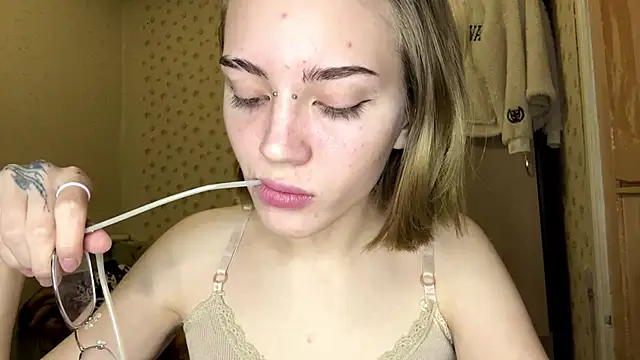 Snapshot of KerieDitti chatting on January 11, 2:11 pm KerieDitti online show from January 11, 2:11 pm