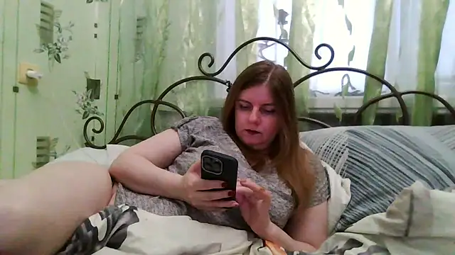 Snapshot of DarkRose0104 chatting on January 15, 6:51 am DarkRose0104 online show from January 15, 6:51 am