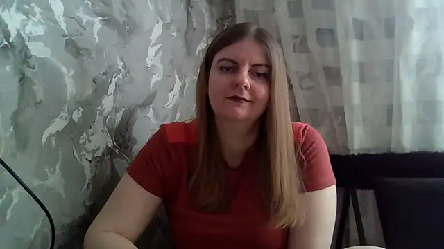 Snapshot of DarkRose0104 chatting on February 13, 6:53 am DarkRose0104 online show from February 13, 6:53 am