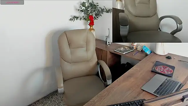 Snapshot of Jay_Grip chatting on February 17, 7:31 pm Jay Grip online show from February 17, 7:31 pm