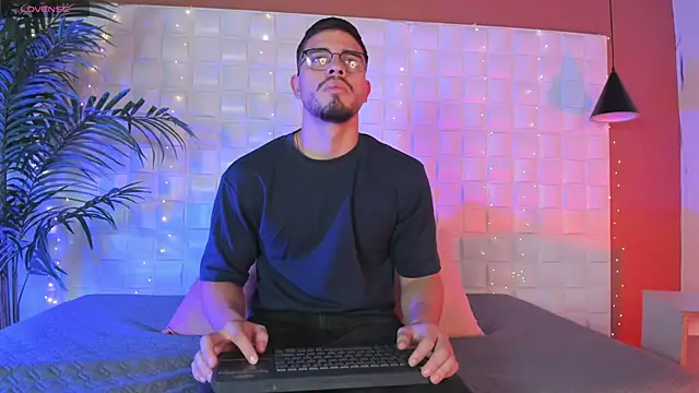 Jay Grip online show from April 15, 7:43 pm