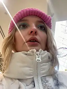 Snapshot of aka_Blonde chatting on February 12, 5:46 am aka Blonde online show from February 12, 5:46 am