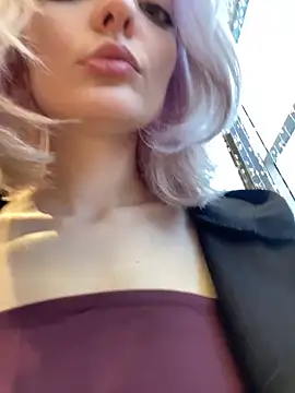 Snapshot of aka_Blonde chatting on February 15, 5:59 am aka Blonde online show from February 15, 5:59 am