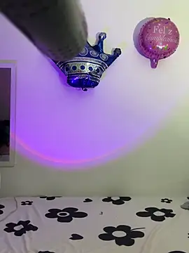 Snapshot of Diosa_lunar1 chatting on February 5, 1:43 am Diosa lunar1 online show from February 5, 1:43 am