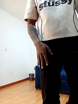 Snapshot of Dante_Knox chatting on February 18, 12:23 pm Dante Knox online show from February 18, 12:23 pm