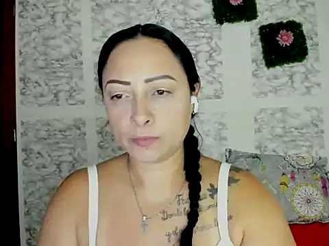 XXXStephanie XXX online show from May 19, 10:05 pm