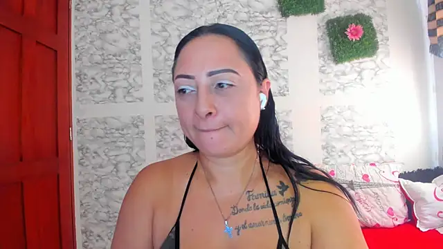 Snapshot of XXXStephanie_XXX chatting on June 22, 3:53 pm XXXStephanie XXX online show from June 22, 3:53 pm