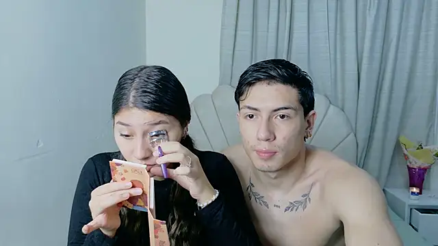 ScarlettAndLucas online show from May 28, 11:35 pm
