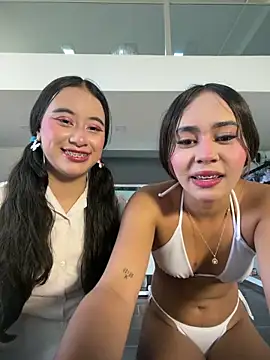 Snapshot of l0lita_emi chatting on February 26, 3:22 pm l0lita emi online show from February 26, 3:22 pm