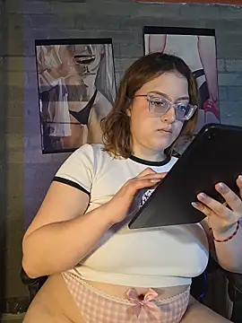 Snapshot of Mia_Franklyn chatting on February 3, 11:43 pm Mia Franklyn online show from February 3, 11:43 pm