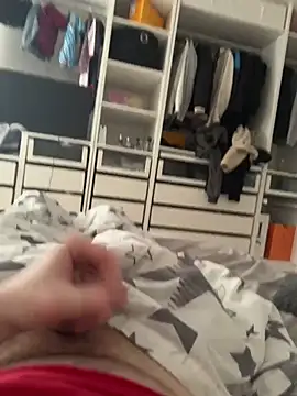 Snapshot of NotatingGrinder chatting on February 28, 1:01 pm NotatingGrinder online show from February 28, 1:01 pm