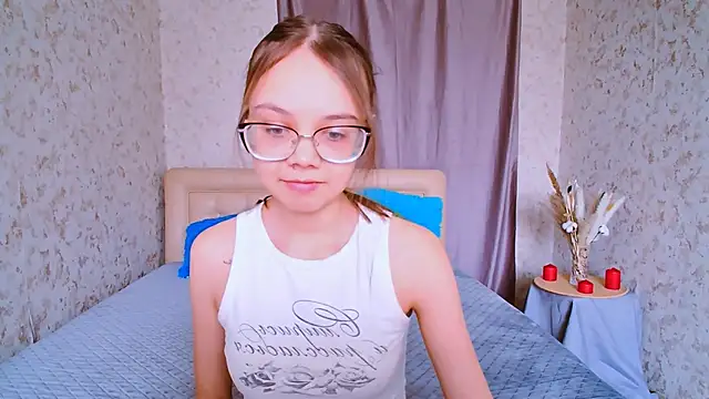 LolliStrawberry online show from April 5, 6:54 am