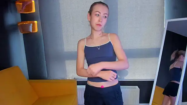 Snapshot of Moon_Silk chatting on February 6, 8:07 am Moon Silk online show from February 6, 8:07 am