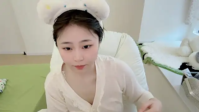 Onefiona online show from March 30, 6:47 am