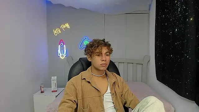 Snapshot of Anyelo_Twink chatting on February 3, 8:14 pm Anyelo Twink online show from February 3, 8:14 pm