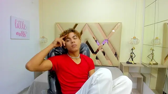 Snapshot of Anyelo_Twink chatting on February 19, 8:05 pm Anyelo Twink online show from February 19, 8:05 pm