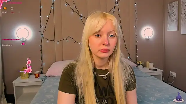 AdeleSilvy online show from April 8, 1:49 am