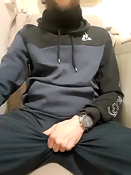 Snapshot of 80julien chatting on February 5, 6:01 pm 80julien online show from February 5, 6:01 pm