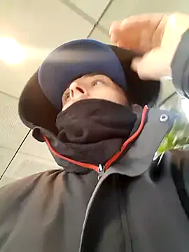 Snapshot of 80julien chatting on February 20, 1:22 pm 80julien online show from February 20, 1:22 pm