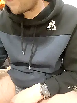 Snapshot of 80julien chatting on February 23, 12:30 am 80julien online show from February 23, 12:30 am