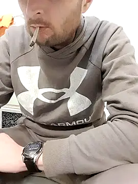 Snapshot of 80julien chatting on February 24, 1:42 pm 80julien online show from February 24, 1:42 pm