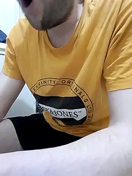 Snapshot of 80julien chatting on February 26, 1:59 am 80julien online show from February 26, 1:59 am