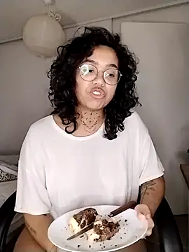 Snapshot of therealsun8 chatting on February 5, 5:45 am therealsun8 online show from February 5, 5:45 am