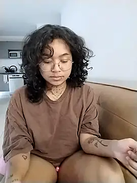 Snapshot of therealsun8 chatting on February 6, 9:23 am therealsun8 online show from February 6, 9:23 am