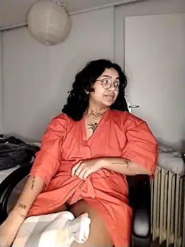 Snapshot of therealsun8 chatting on February 9, 5:39 pm therealsun8 online show from February 9, 5:39 pm