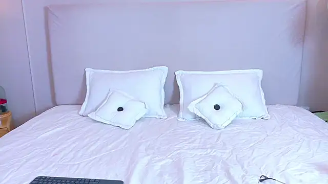 Snapshot of zarah_queen chatting on February 19, 3:13 am zarah queen online show from February 19, 3:13 am