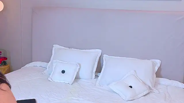 Snapshot of zarah_queen chatting on February 21, 3:07 am zarah queen online show from February 21, 3:07 am