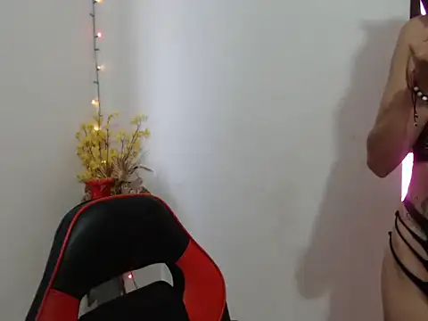 Snapshot of Meegan_Hott chatting on February 28, 8:32 pm Meegan Hott online show from February 28, 8:32 pm