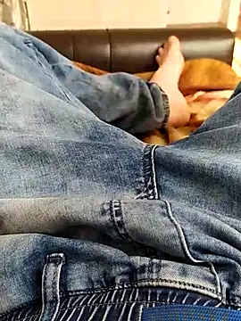 Snapshot of Ivan9iutt chatting on April 5, 6:54 am Ivan9iutt online show from April 5, 6:54 am