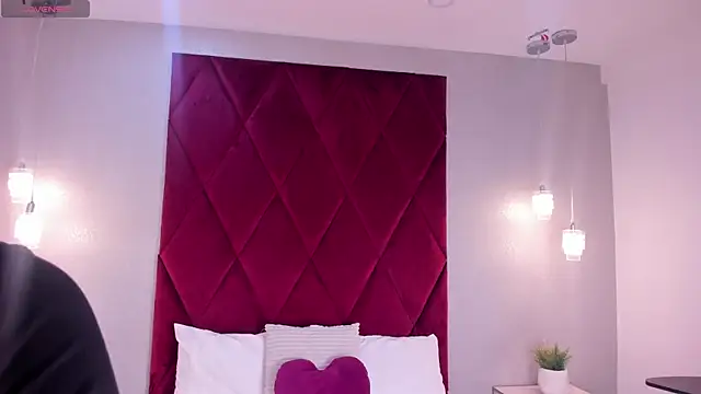 emily clarkk  online show from April 10, 8:02 pm