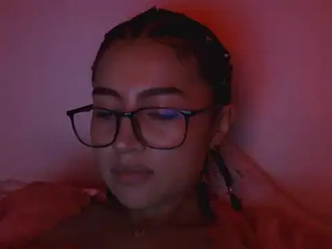 Snapshot of OriannaWolf chatting on February 15, 7:51 am OriannaWolf online show from February 15, 7:51 am