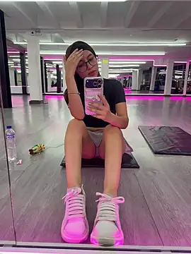 Snapshot of OriannaWolf chatting on February 24, 1:03 am OriannaWolf online show from February 24, 1:03 am