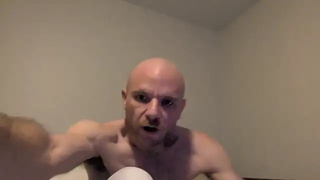 Snapshot of FrankieFuckMe chatting on February 5, 11:26 am FrankieFuckMe online show from February 5, 11:26 am