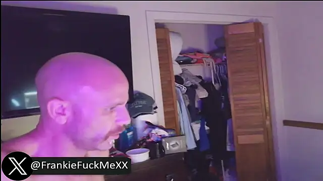 FrankieFuckMe online show from May 23, 5:39 pm